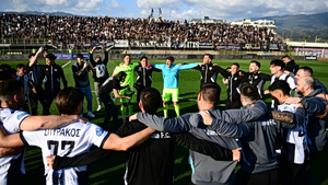 Καλαμάτα: Πανηγυρικό κλίμα στα αποδυτήρια με τον Γιώργο Πρασσά – «Είναι τρελός ο πρόεδρος» φώναζαν οι παίκτες μετά την ανακοίνωση του πριμ