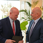 4ο Φόρουμ για την Αν. Μακεδονία και Θράκη: Δένδιας: Είμαι περήφανος για τις ΕΔ – Γουίτακερ: Η Ελλάδα έχει πάρει σοβαρά την άμυνα και τους συμμάχους της