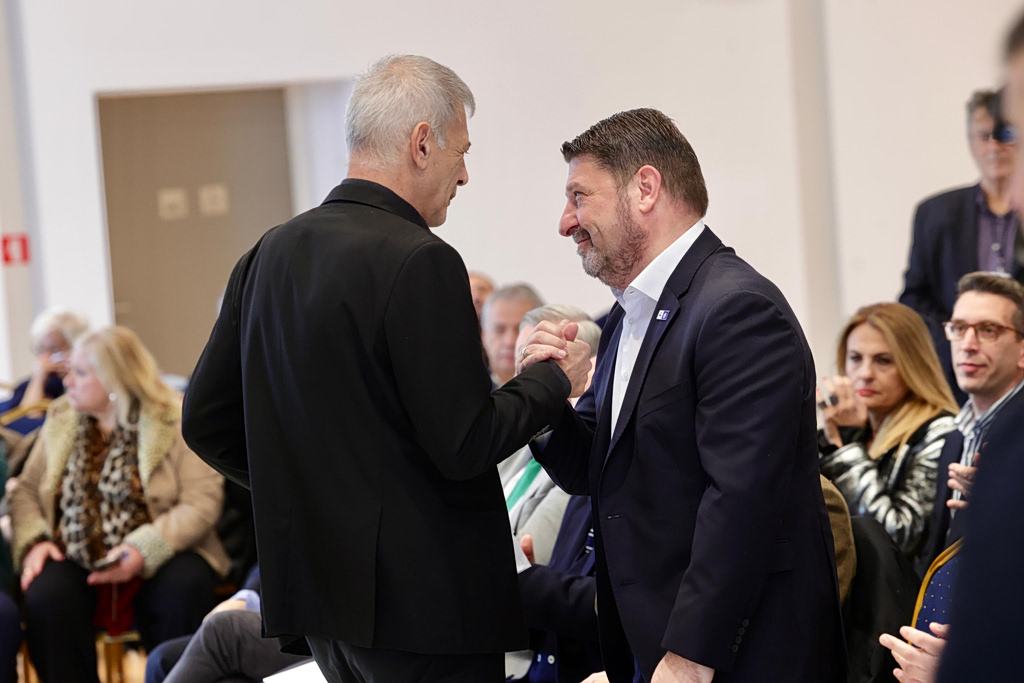 Η ιδιαίτερη «χημεία» Χαρδαλιά – Μώραλη: 51 έργα, 83 εκατ. ευρώ από την Περιφέρεια Αττικής στον Δήμο Πειραιά