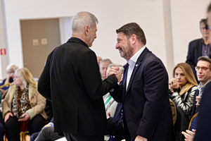 Η ιδιαίτερη «χημεία» Χαρδαλιά – Μώραλη: 51 έργα, 83 εκατ. ευρώ από την Περιφέρεια Αττικής στον Δήμο Πειραιά