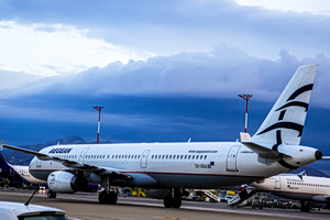 Σε επιπλέον ακυρώσεις πτήσεων προς και από χώρες της Μέσης Ανατολής προχωρά η Aegean