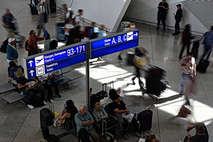 Ένταση στο αεροδρόμιο «Ελευθέριος Βενιζέλος»: Άνδρες πιάστηκαν στα χέρια στην ουρά συναλλάγματος