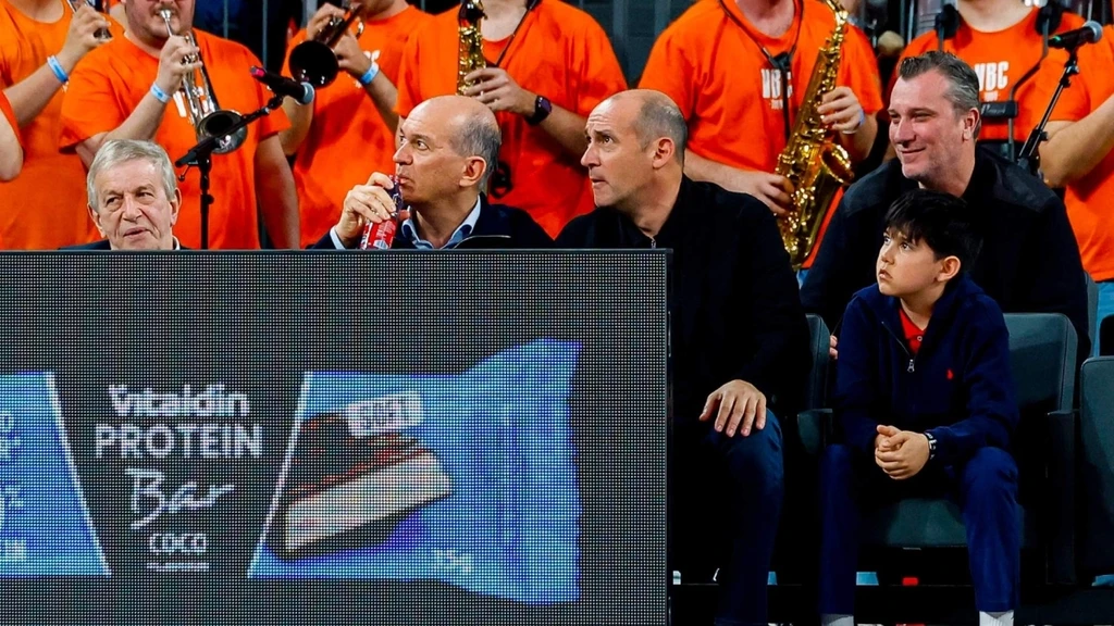 Η ΚΑΕ Ολυμπιακός καταγγέλλει επίθεση οπαδών της Βαλένθια στον Παναγιώτη Αγγελόπουλο και τον Σκινδήλια