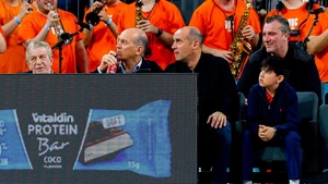 Η ΚΑΕ Ολυμπιακός καταγγέλλει επίθεση οπαδών της Βαλένθια στον Παναγιώτη Αγγελόπουλο και τον Σκινδήλια