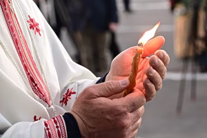Άγιο Φως: Αγωνία για τo πώς θα φτάσει στην Ελλάδα εν μέσω πολέμου – Τι εξετάζεται
