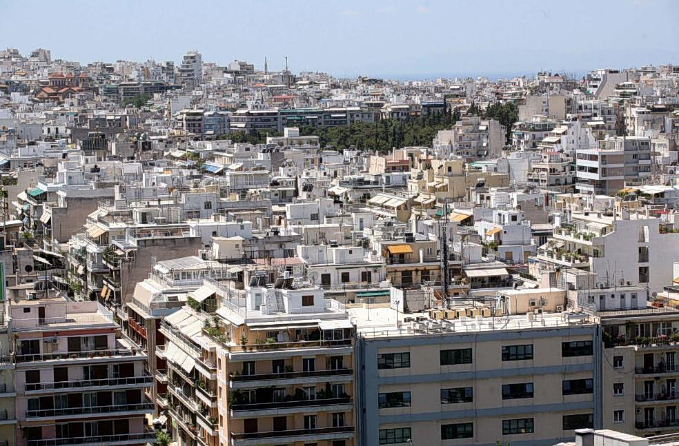 Ακίνητα: Μπλοκάρουν οι μεταβιβάσεις με τις αποκλίσεις στα τετραγωνικά – Τι πρέπει να ξέρετε