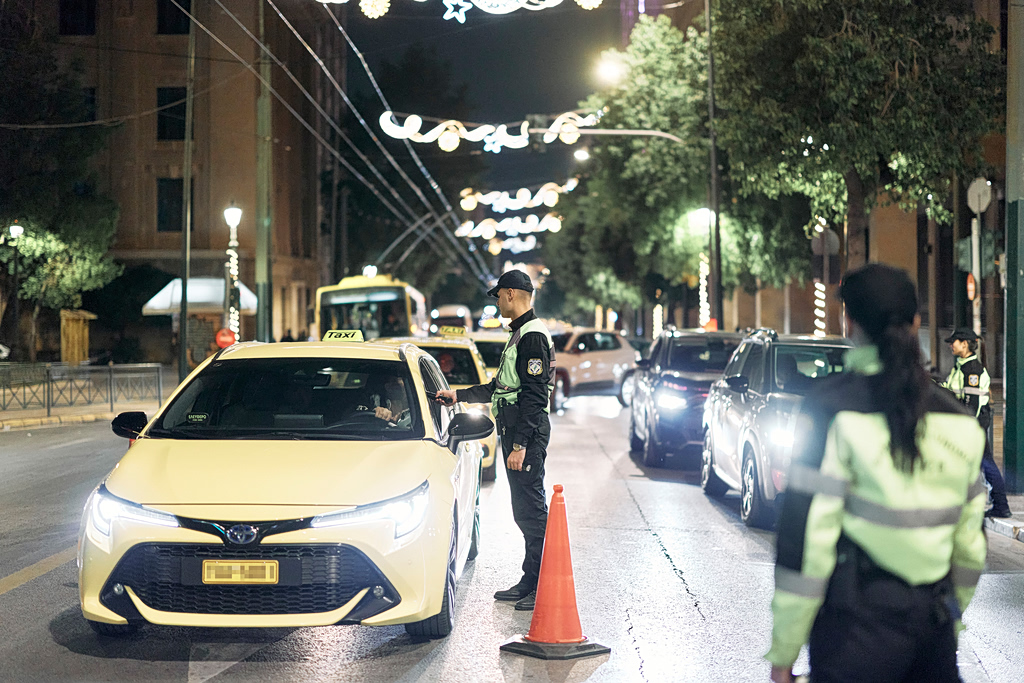 Τα αλκοτέστ ήρθαν και στις γειτονιές: Μπλόκο – γίγας στο Παγκράτι