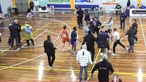 Χαμός στο Αμύντας – Ανόρθωση: Ένταση, ξύλο και «γαλλικά» (vid)