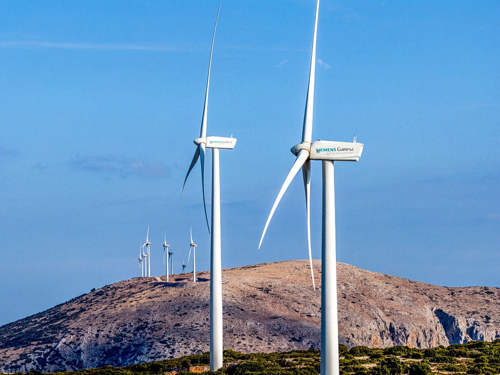 Ηλεκτρικό ρεύμα: «Αντίσταση» με το μείγμα της ενέργειας με τις ΑΠΕ