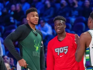 Άλεξ Αντετοκούνμπο: «Ελπίζω ο Γιάννης να παραμείνει στο Μιλγουόκι!» (video)