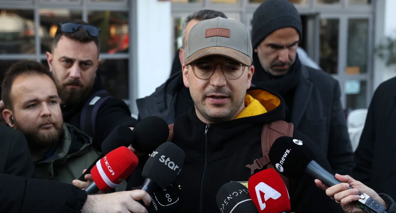 &Tau;&zeta;ώ&rho;&alpha;&sigmaf;: &laquo;&Epsilon;ί&mu;&alpha;&sigma;&tau;&epsilon; &sigma;&tau;&omicron; &sigma;&pi;ί&tau;&iota; &kappa;&alpha;&iota; &epsilon;ί&mu;&alpha;&sigma;&tau;&epsilon; ό&lambda;&omicron;&iota; &alpha;&sigma;&phi;&alpha;&lambda;&epsilon;ί&sigmaf;, ό&lambda;&alpha; &tau;&alpha; &pi;&alpha;&iota;&delta;&iota;ά &epsilon;&pi;έ&sigma;&tau;&rho;&epsilon;&psi;&alpha;&nu; &sigma;&tau;&iota;&sigmaf; &omicron;&iota;&kappa;&omicron;&gamma;έ&nu;&epsilon;&iota;έ&sigmaf; &tau;&omicron;&upsilon;&sigmaf;&raquo;