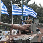 Παρέλαση 25ης Μαρτίου: Η εντυπωσιακή επίδειξη των Ενόπλων Δυνάμεων – Άρματα μάχης και πλήθος κόσμου στο Σύνταγμα