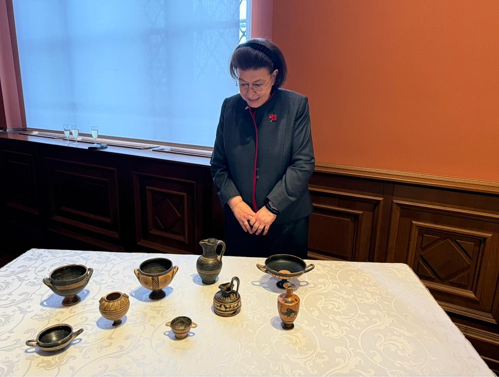 Σημαντικός επαναπατρισμός: Εννέα αρχαία αγγεία από τη Βουδαπέστη πίσω στην Ελλάδα