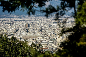 Ενοίκια-φωτιά στην Αθήνα: Μισός μισθός για μια γκαρσονιέρα σε Καλλιθέα και δυτικά προάστια