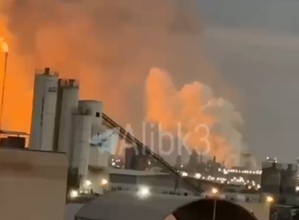 &Mu;&pi;&alpha;&chi;&rho;έ&iota;&nu;: &Pi;&upsilon;&rho;&kappa;&alpha;&gamma;&iota;ά &xi;έ&sigma;&pi;&alpha;&sigma;&epsilon; &sigma;&epsilon; &pi;&epsilon;&tau;&rho;&epsilon;&lambda;&alpha;ϊ&kappa;ή &epsilon;&gamma;&kappa;&alpha;&tau;ά&sigma;&tau;&alpha;&sigma;&eta; έ&pi;&epsilon;&iota;&tau;&alpha; &alpha;&pi;ό &pi;&lambda;ή&gamma;&mu;&alpha; &tau;&omicron;&upsilon; &Iota;&rho;ά&nu;