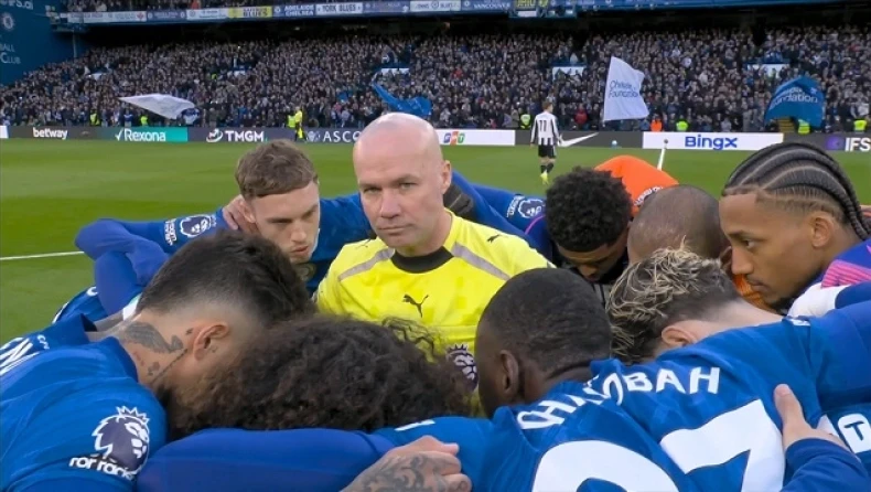 Οι παίκτες της Τσέλσι περικύκλωσαν τον διαιτητή πριν τη σέντρα (vid)