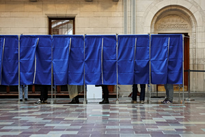 Δανία: Στις κάλπες οι πολίτες για τις βουλευτικές εκλογές – Φαβορί για νέα θητεία η πρωθυπουργός Φρέντερικσεν