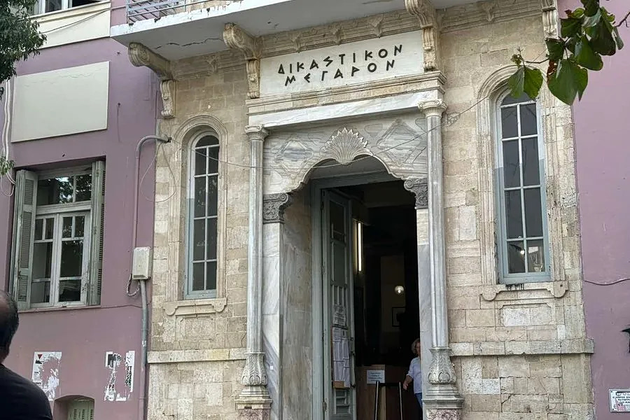 Κρήτη: Αφέθηκαν ελεύθεροι με όρους οι 6 «εικονικοί εργοδότες» – Στη φυλακή οι δύο Πακιστανοί μεσάζοντες