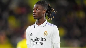 Equipe: «Σύμφωνα με πολλές πηγές, η Ρεάλ εξέτασε λάθος πόδι και στον Καμαβινγκά»