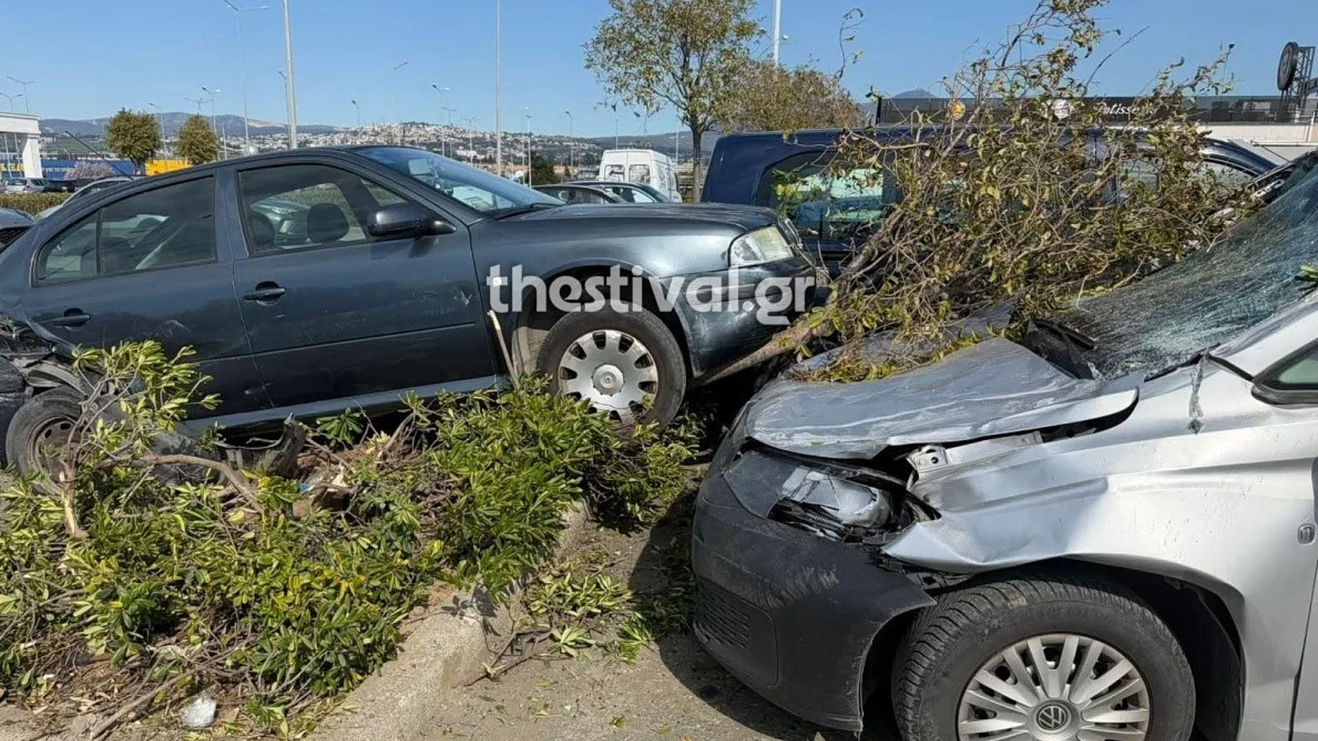 &Tau;&rho;&omicron;&chi;&alpha;ί&omicron; &sigma;&tau;&eta; &Theta;&epsilon;&sigma;&sigma;&alpha;&lambda;&omicron;&nu;ί&kappa;&eta;: &Eta;&lambda;&iota;&kappa;&iota;&omega;&mu;έ&nu;&omicron;&sigmaf; &omicron;&delta;&eta;&gamma;ό&sigmaf; &pi;ή&rho;&epsilon; &sigma;&beta;ά&rho;&nu;&alpha; 9 &Iota;&Chi; &sigma;&epsilon; &pi;ά&rho;&kappa;&iota;&nu;&gamma;&kappa; &epsilon;&mu;&pi;&omicron;&rho;&iota;&kappa;&omicron;ύ &kappa;έ&nu;&tau;&rho;&omicron;&upsilon;