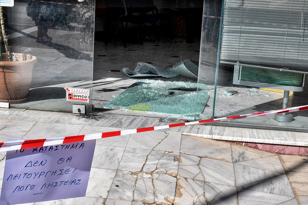 Λουτράκι: Σίφουνας οι ληστές στα ΕΛΤΑ – «Έκαναν λιγότερο από 45 δευτερόλεπτα» λένε μάρτυρες