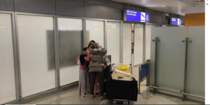 Συνεχίζονται οι επαναπατρισμοί από τη Μέση Ανατολή: «Μας συνόδευαν μαχητικά τζετ μέχρι τη Σαουδική Αραβαία»