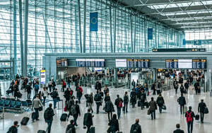 ΕΕ: 17 χώρες ενεργοποίησαν τον Μηχανισμό Πολιτικής Προστασίας για τον επαναπατρισμό πολιτών από τη Μέση Ανατολή