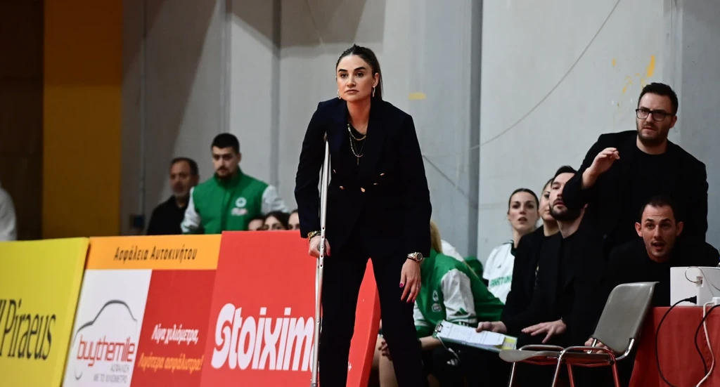 Η Σελέν Ερντέμ στον πάγκο του Παναθηναϊκού με πατερίτσα (video)