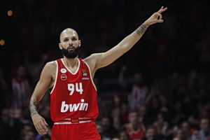 Ο Εβάν Φουρνιέ ζητά προτάσεις για streetwear στην Αθήνα