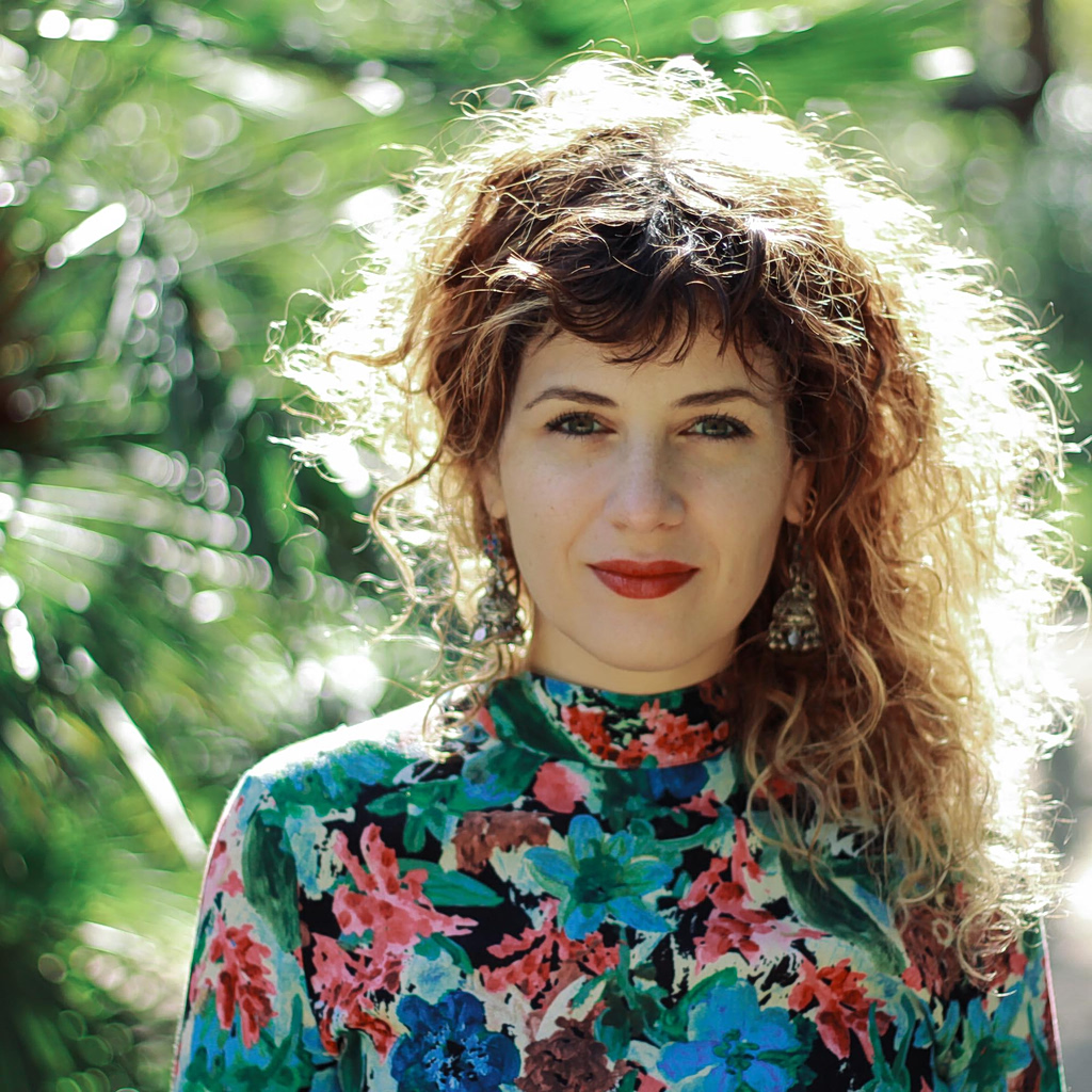 Εύη Μάζη: «Η φωνή είναι τρόπος να διεκδικείς χώρο μέσα στον χρόνο»