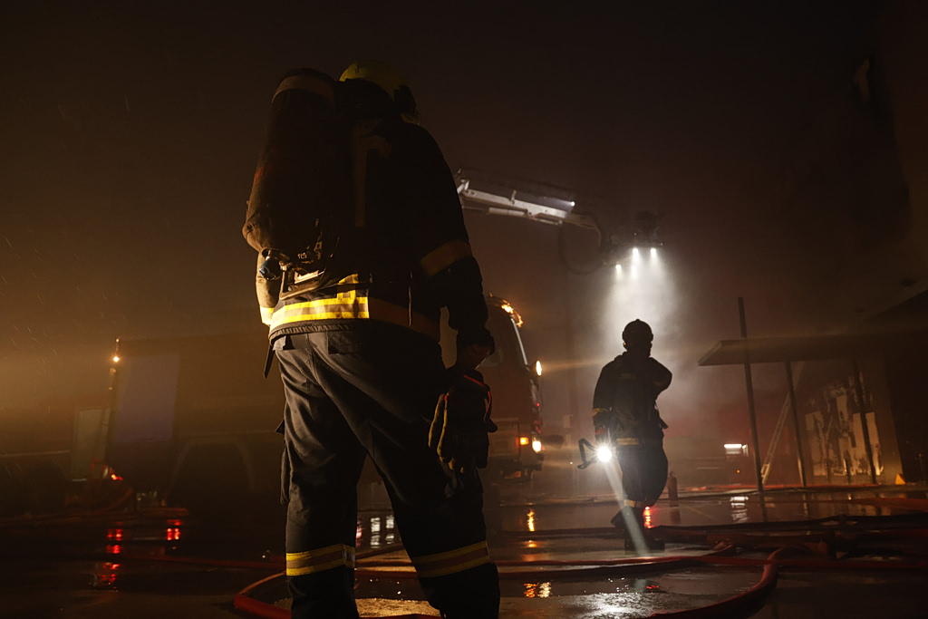 Φωτιά σε επαγγελματικό όχημα στο Περιστέρι – Καταστράφηκε ολοσχερώς