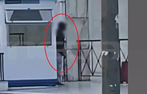 Βίντεο ντοκουμέντο – Η στιγμή που ο 48χρονος απειλεί τους αστυνομικούς με χειροβομβίδα στη ΓΑΔΑ