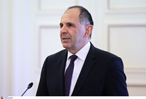 Γεραπετρίτης από Βερολίνο: «Η Ελλάδα δεν προτίθεται να εμπλακεί στον πόλεμο»