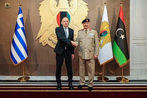 Συναντήσεις Γεραπετρίτη με τον στρατάρχη Χαφτάρ και αξιωματούχους του καθεστώτος της Ανατολικής Λιβύης στη Βεγγάζη