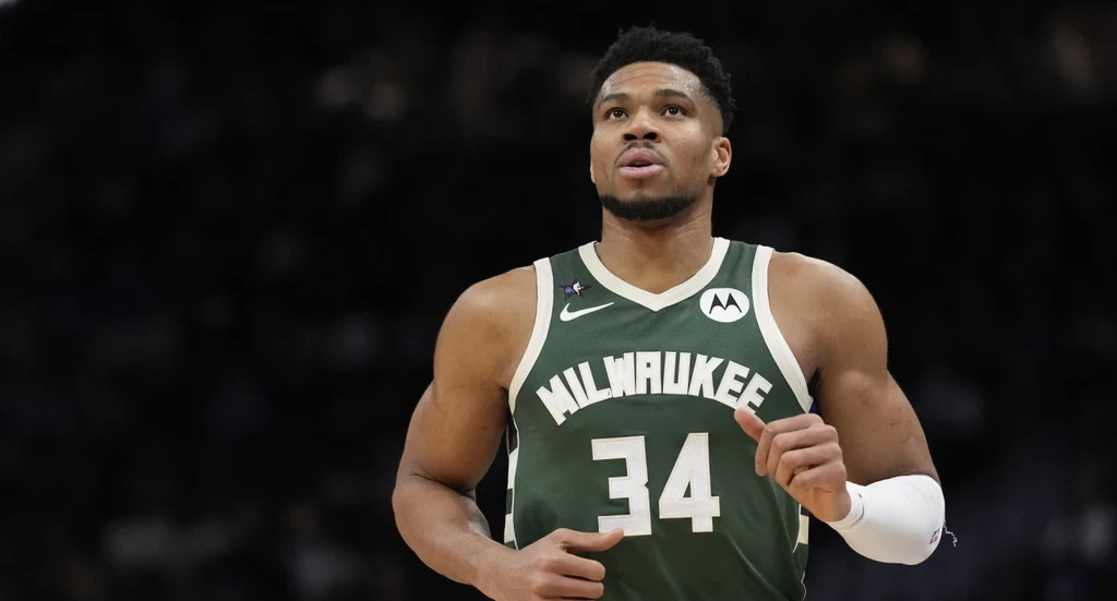 Ο Γιάννης Αντετοκούνμπο επιστρέφει και θα αγωνιστεί με τους Μπακς κόντρα στους Σέλτικς