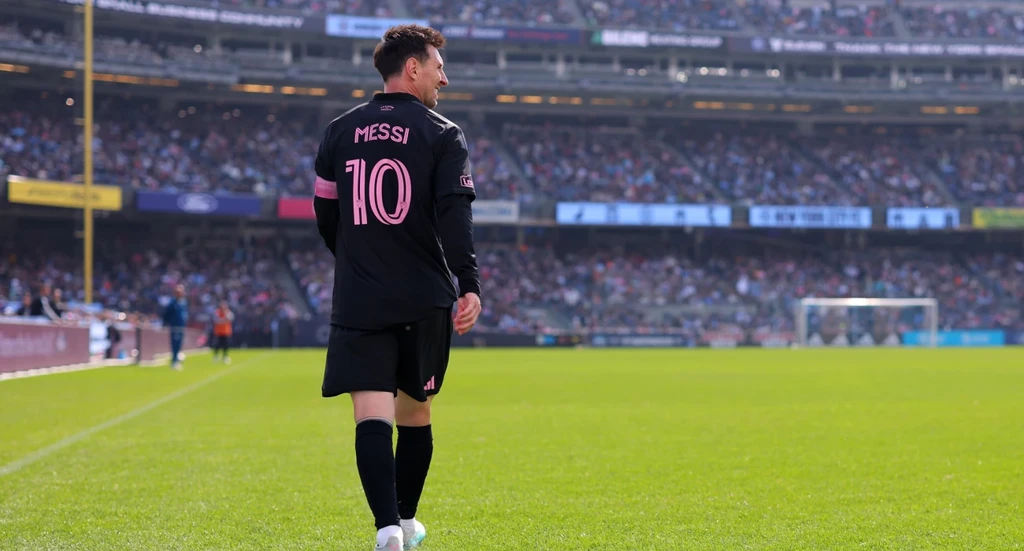 Ο Λιονέλ Μέσι έβαλε γκολ και σε γήπεδο… μπέιζμπολ (vid)