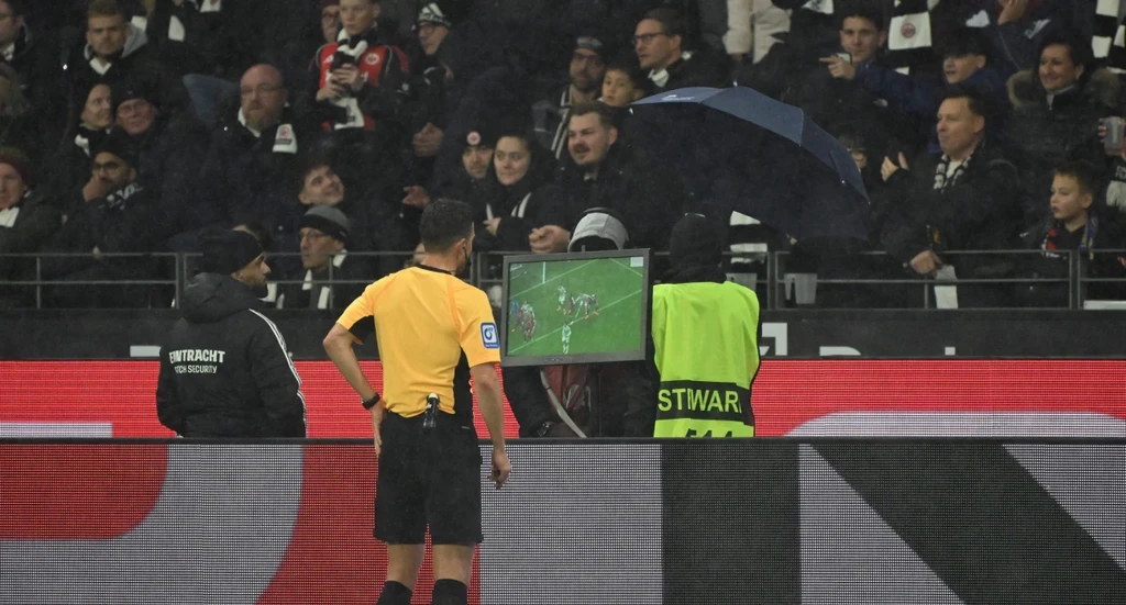 Η UEFA κάλεσε συνάντηση με το big 5 της Ευρώπης για τη μείωση της παρέμβασης του VAR