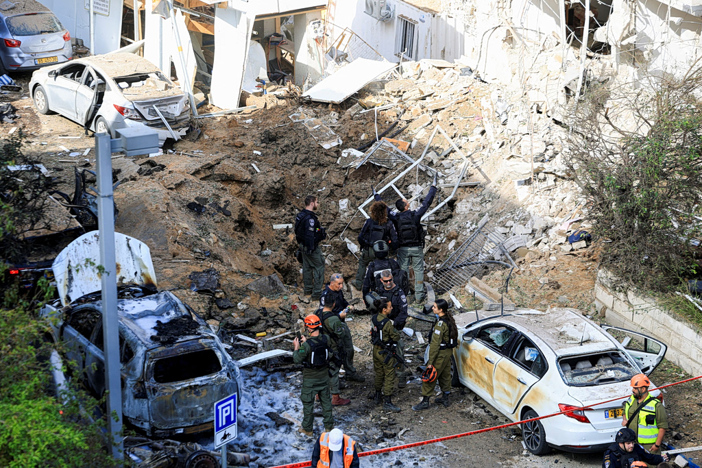 Το Ιράν συνεχίζει τις πυραυλικές επιθέσεις κατά του Ισραήλ – «Fake news» οι συνομιλίες με Τραμπ λέει η Τεχεράνη