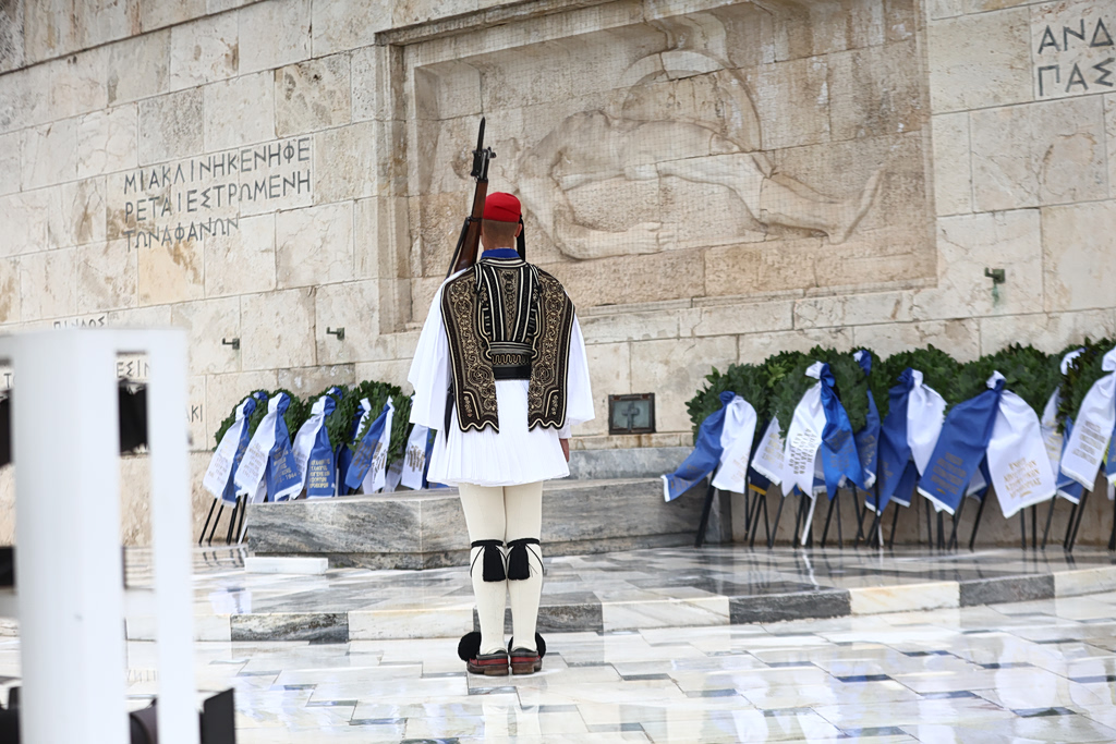 Με δύο πρόσωπα ο καιρός της 25ης Μαρτίου – Πού θα βρέχει, πού θα έχει λιακάδα