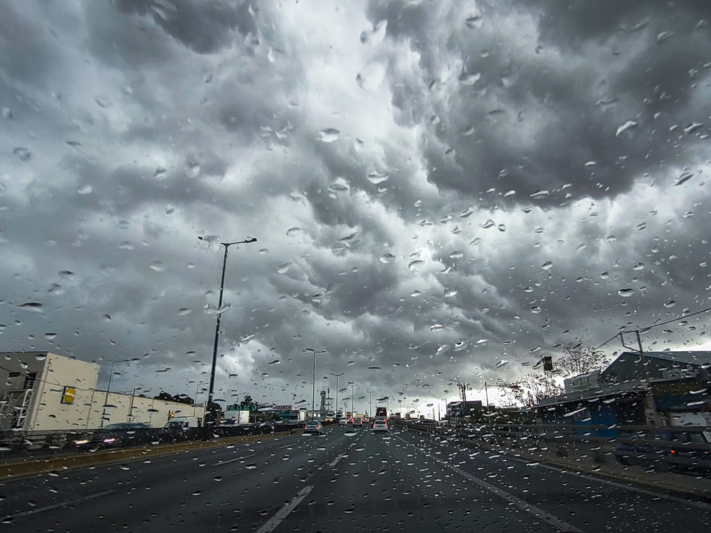 Επελαύνει η κακοκαιρία: Οι περιοχές που βρίσκονται στο κόκκινο