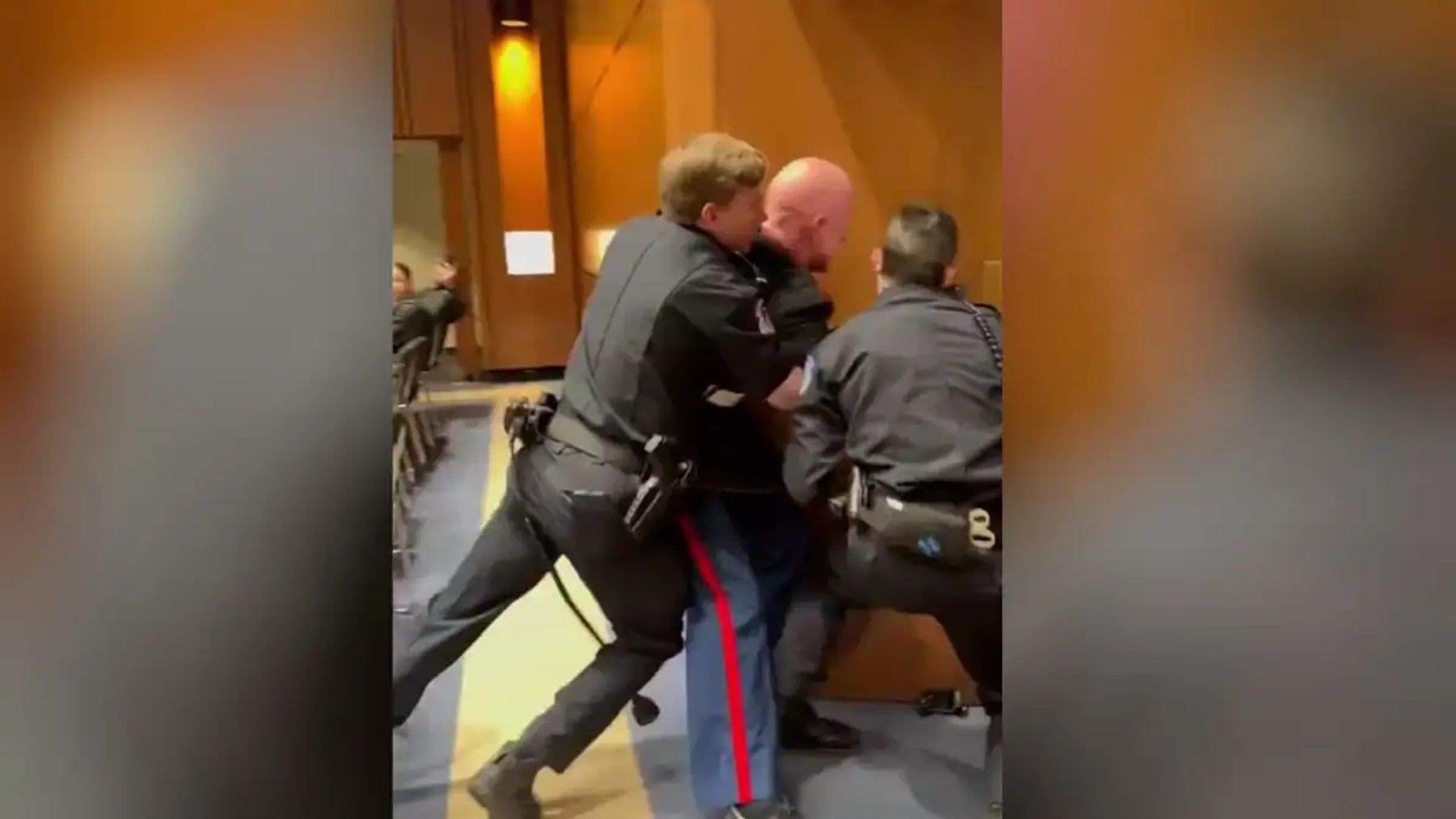 &Epsilon;&pi;&epsilon;&iota;&sigma;ό&delta;&iota;&omicron; &sigma;&tau;&omicron; &Kappa;&alpha;&pi;&iota;&tau;ώ&lambda;&iota;&omicron;: Έ&beta;&gamma;&alpha;&lambda;&alpha;&nu; &sigma;&eta;&kappa;&omega;&tau;ό &beta;&epsilon;&tau;&epsilon;&rho;ά&nu;&omicron; &pi;&epsilon;&zeta;&omicron;&nu;&alpha;ύ&tau;&eta; &pi;&omicron;&upsilon; &delta;&iota;&alpha;&delta;ή&lambda;&omega;&sigma;&epsilon; &kappa;&alpha;&tau;ά &tau;&omicron;&upsilon; &Iota;&sigma;&rho;&alpha;ή&lambda;