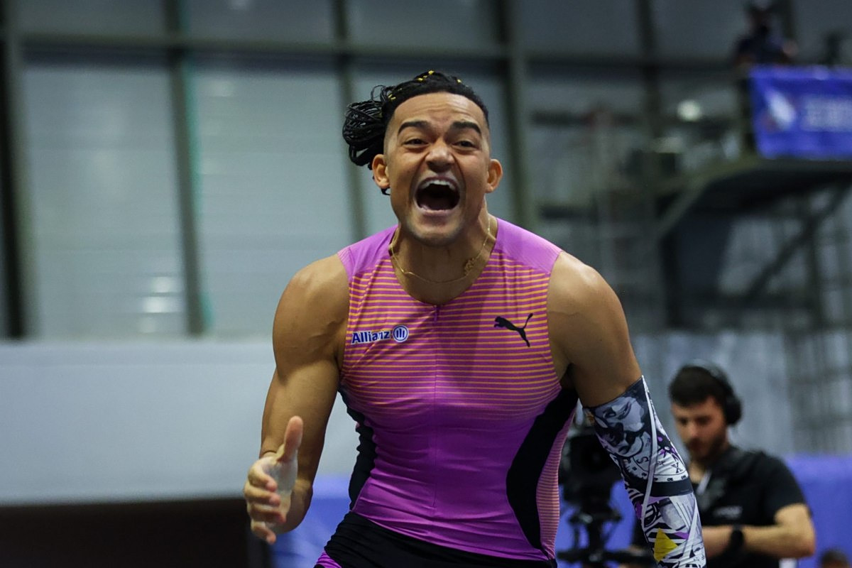 &Kappa;&alpha;&rho;&alpha;&lambda;ή&sigmaf;: &laquo;&Mu;&omicron;&upsilon; &delta;ί&nu;&epsilon;&iota; &tau;&epsilon;&rho;ά&sigma;&tau;&iota;&alpha; &delta;ύ&nu;&alpha;&mu;&eta; &omicron; &pi;&alpha;&tau;έ&rho;&alpha;&sigmaf; &mu;&omicron;&upsilon; &kappa;&alpha;&iota; &omicron; &kappa;ό&sigma;&mu;&omicron;&sigmaf;, &alpha;&kappa;ό&mu;&eta; &delta;&epsilon;&nu; έ&chi;&omega; &sigma;&upsilon;&nu;&epsilon;&iota;&delta;&eta;&tau;&omicron;&pi;&omicron;&iota;ή&sigma;&epsilon;&iota; &tau;&iota; έ&chi;&omega; &kappa;ά&nu;&epsilon;&iota;&raquo;