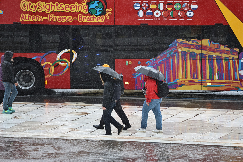 Προ των πυλών η κακοκαιρία Erminio: Σε κόκκινο συναγερμό 7 περιοχές – Τι αποφασίστηκε για τα τα σχολεία