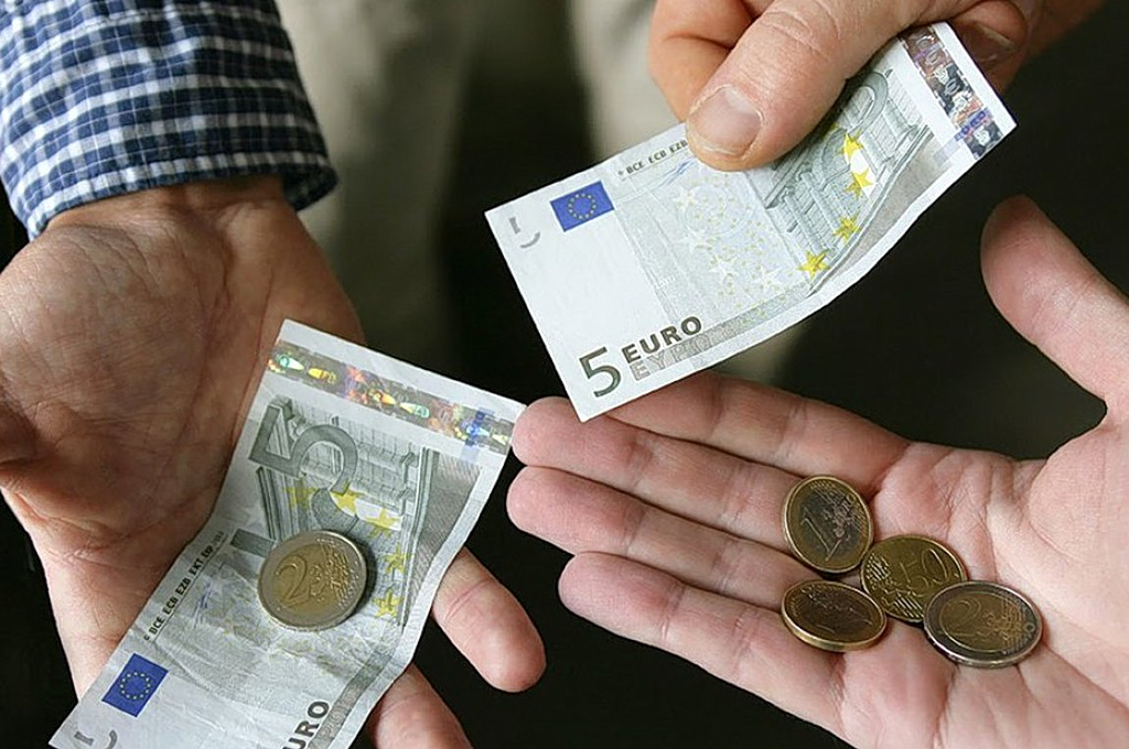 Κατώτατος μισθός: Ο πλήρης οδηγός για τα 920€ – Τι μπαίνει καθαρά στην τσέπη