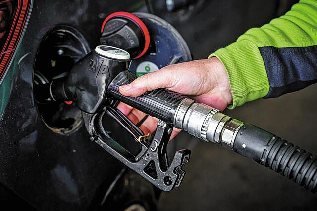 Fuel Pass: Ανοίγει αύριο η πλατφόρμα – Ποιοι είναι οι δικαιούχοι και τα ποσά