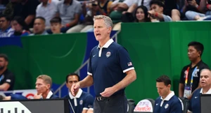 Από τα παρκέ στο Χόλιγουντ: Ο Στιβ Κερ κατέκτησε Όσκαρ για το «All the Empty Rooms»