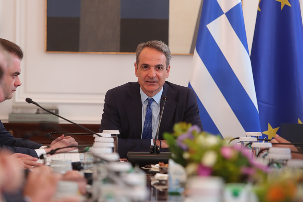 Το «αµλετικό» δίληµµα Μητσοτάκη για τις εκλογές