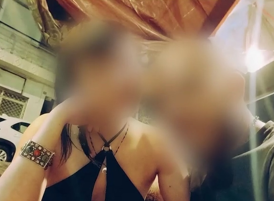 &Theta;&rho;ί&lambda;&epsilon;&rho; &sigma;&tau;&omicron;&nu; &Kappa;&omicron;&lambda;&omega;&nu;ό: &Sigma;&omicron;&kappa;ά&rho;&epsilon;&iota; &mu;&alpha;&rho;&tau;&upsilon;&rho;ί&alpha; &gamma;&epsilon;&iota;&tau;ό&nu;&iota;&sigma;&sigma;&alpha;&sigmaf; &tau;&eta;&sigmaf; &nu;&epsilon;&kappa;&rho;ή&sigmaf; &epsilon;&gamma;&kappa;ύ&omicron;&upsilon; &ndash; &Tau;&alpha; &sigma;&epsilon;&nu;ά&rho;&iota;&alpha; &pi;&omicron;&upsilon; &epsilon;&xi;&epsilon;&tau;ά&zeta;&omicron;&upsilon;&nu; &omicron;&iota; &Alpha;&rho;&chi;έ&sigmaf;