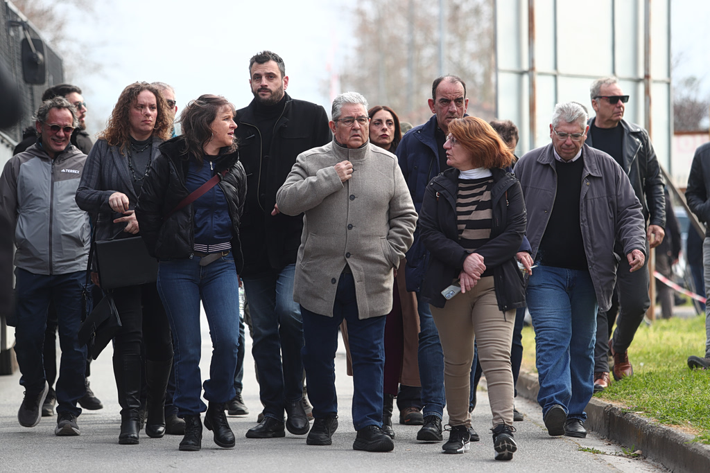 Δίκη Τέμπη – Κουτσούμπας: «Εμείς θα είμαστε μαζί με τον ελληνικό λαό και τους συγγενείς των θυμάτων στους δρόμους του αγώνα»