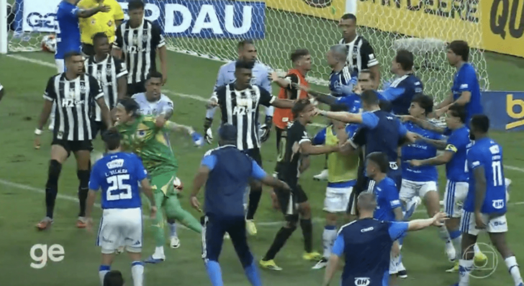 Ανεπανάληπτο ξύλο στο Κρουζέιρο-Ατλέτικο Μινέιρο – Απέβαλε 23 παίκτες ο διαιτητής! (vid)